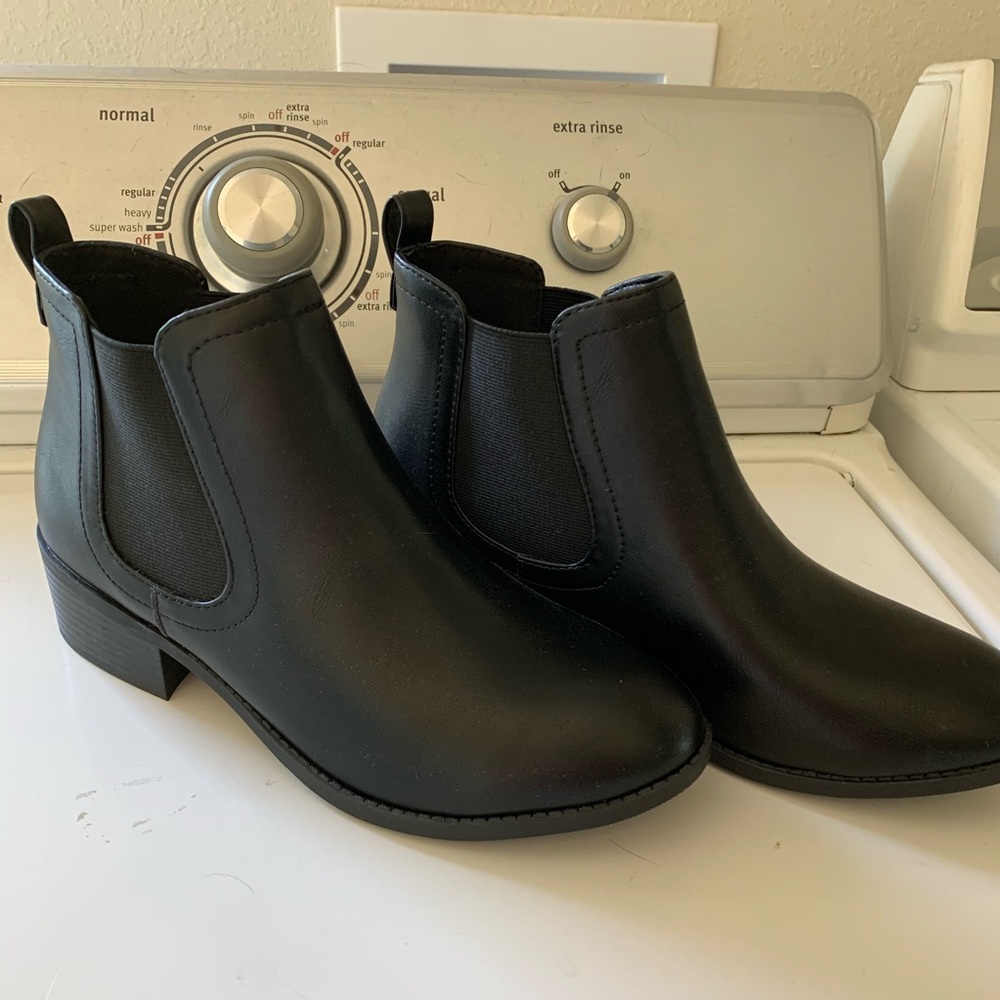 tilly’s black leather ankle booties